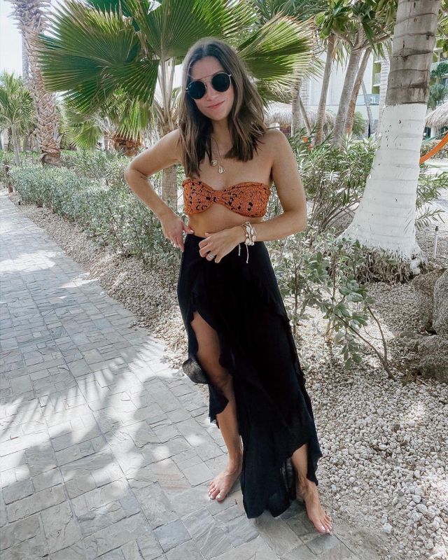 Ruffle Beach Pantalon de Karen sur l'Instagram account @everbstyled