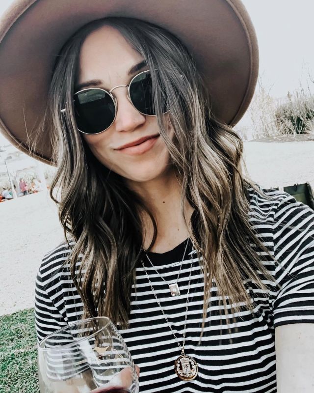 Tee - Black/White Mi­ni Stripe of Karen on the Instagram account @everbstyled
