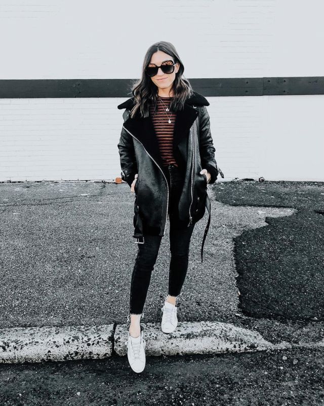 Faux Leather Avi­a­tor Jack­et of Karen on the Instagram account @everbstyled