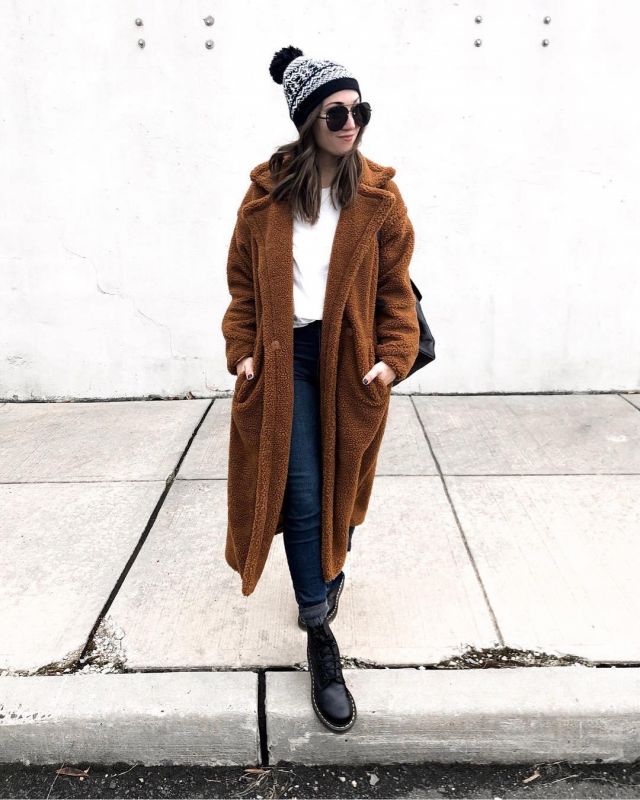 Ted­dy Coat of Karen on the Instagram account @everbstyled