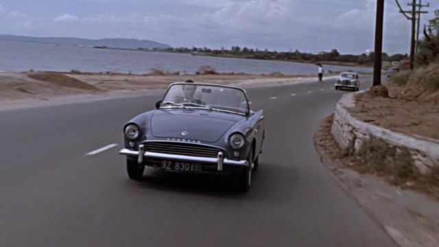 The Sunbeam Alpine to James Bond (Sean Connery) as James Bond 007 contre Dr. No.