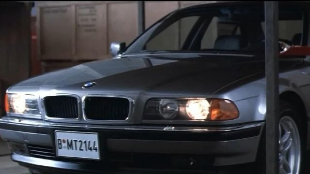 La BMW 750iL de Pierce Brosnan dans Demain ne meurt jamais