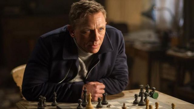 The chessboard of Mr. White (Jesper Christensen) in Spectrum