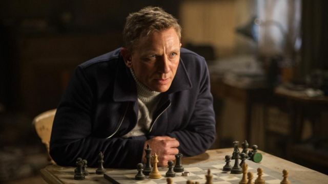 The gray sweater turtleneck N Peal of James Bond (Daniel Craig) in Spectrum