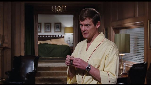 La montre Hamilton Pulsar P2 2900 LED de James Bond (Roger Moore) dans Vivre et laisser mourir