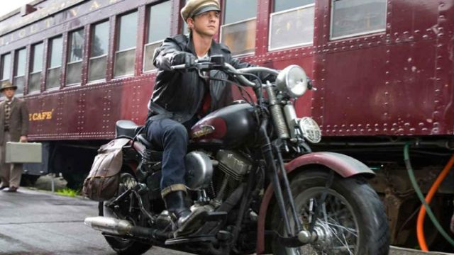 La moto Harley-Davidson Softail Springer conduite par Mutt Williams (Shia LaBeouf) dans le film Indiana Jones et le royaume du crâne de cristal