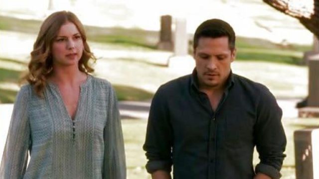 The blouse / shirt Joy of Emily Thorne in Revenge