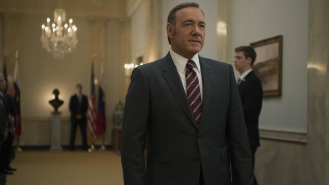Tie red striped Burberry of Frank Underwood (Kevin Spacey) in House of  Cards | Spotern