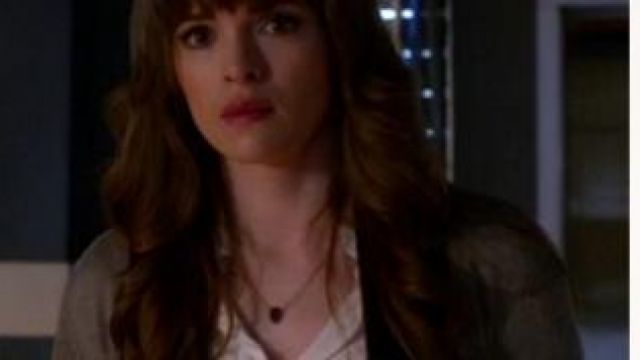 The vest / cardigan of Caitlin Snow (Danielle Panabaker) in The Flash S02E09