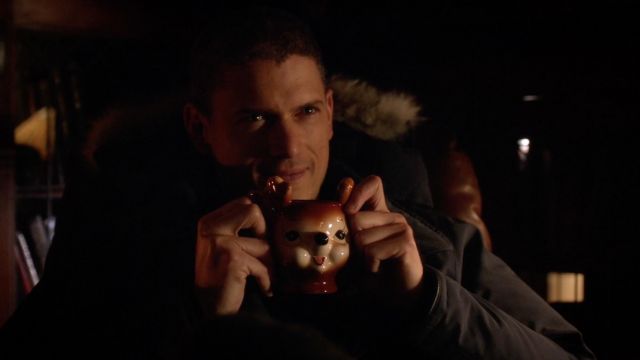 The mug Pottery Barn of Captain Cold (Wentworth Miller) in The Flash S02E09