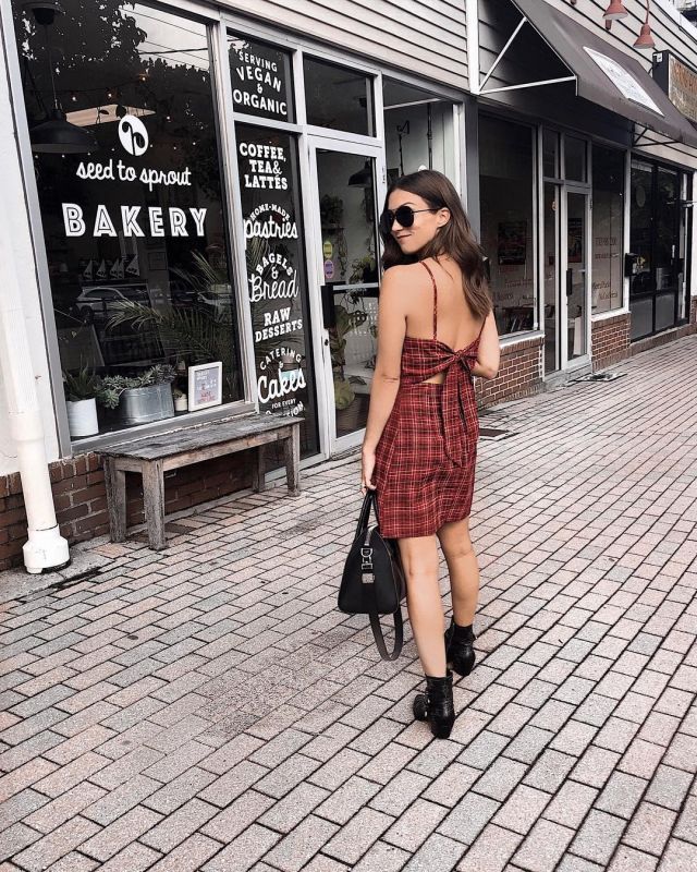 Plaid Ca­mi Dress of Karen on the Instagram account @everbstyled