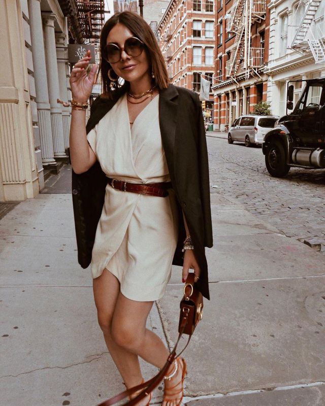 Cinturón de cuero de Nicole Ballardini en la cuenta de Instagram @nicoleballardini