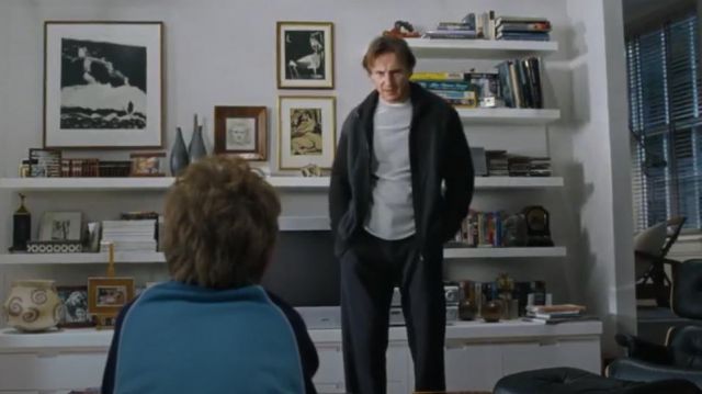 Jogging bleu marine de Daniel (Liam Neeson) dans Love Actually