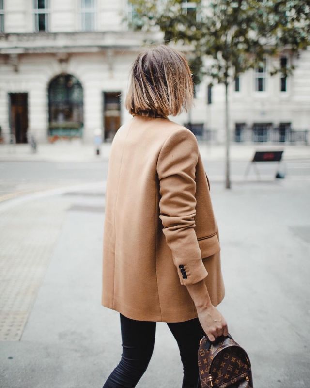 Luis Vuitton Back­pack of Justine on the Instagram account @itsjustinesjournal