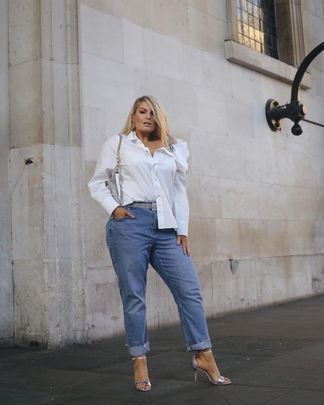 Heeled San­dals of Louise O'Reilly on the Instagram account @stylemecurvy