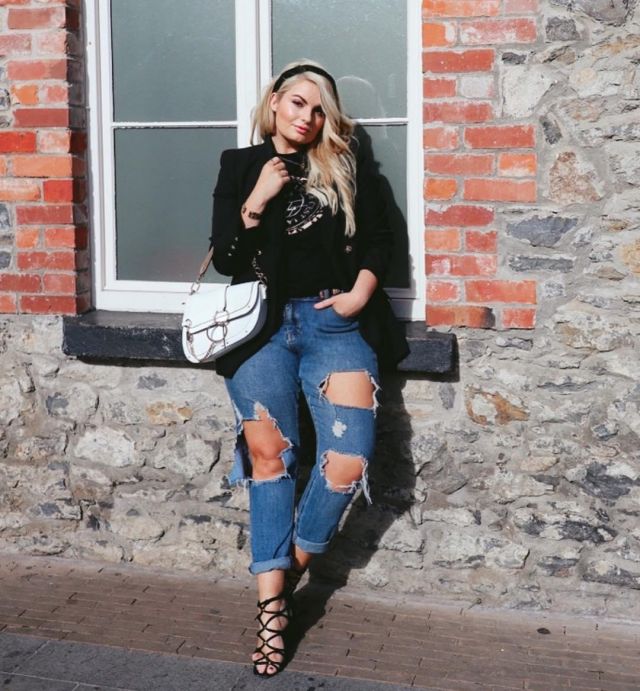 Black Breast­ed Blaz­er of Louise O'Reilly on the Instagram account @stylemecurvy