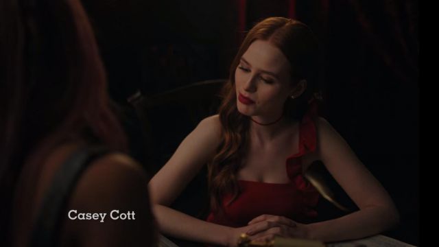 The combination shirt red of Cheryl Blossom (Madelaine Petsch) in Riverdale (S04E13)