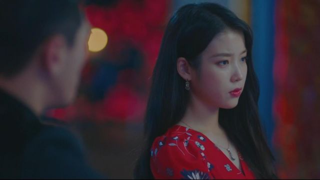 Floral rouge Robe de Jour porté par Jang Homme Wol (Lee Ji Eun) dans l'Hôtel Del Luna Épisode 13