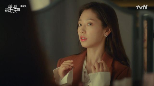Crys­tal Ear­rings worn by Jung Hee Joo (Park Shin-hye) in Memories of the Alhambra Episode 12