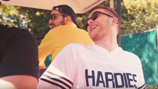 Le maillot t-shirt blanc HARDIES de Vald dans son clip KESKIVONFER