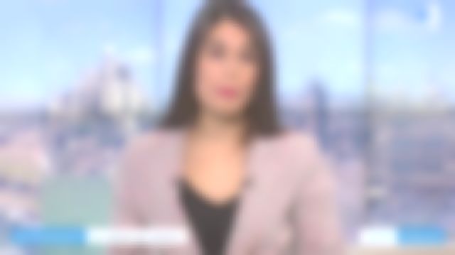 La veste droite bou­ton­née à car­reaux rose de Émilie Tran Nguyen dans 12/13 Journal de France 3 le 13.02.2020