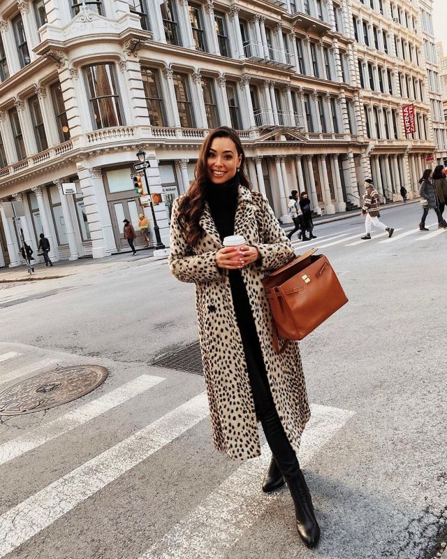 Leop­ard Faux Fur Coat of Kat Tanita on the Instagram account @kattanita