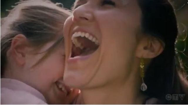 Quartz Ear­rings worn by Rebecca Pearson (Mandy Moore) in This Is Us Season 4 Episode 13