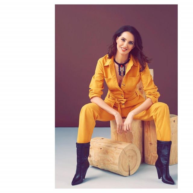 La Combinaison pantalon, manches longues jaune de Frédérique Bel sur le compte Instagram de @frederiquebel_