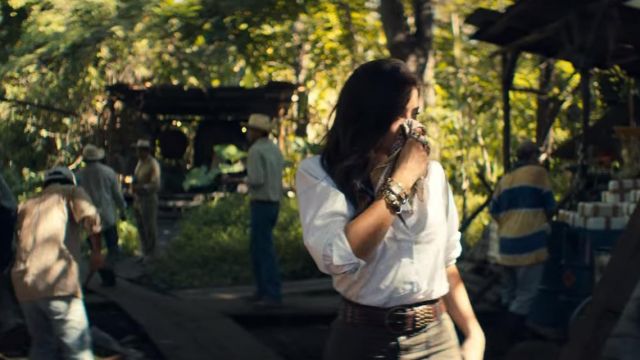 The brown belt of Isabella Bautista (Teresa Ruiz) in Narcos: Mexico (S02E01)
