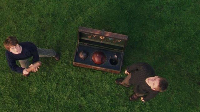 Replica box set quidditch in Harry Potter and the sorcerer's stone
