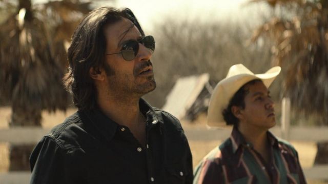 Ray-Ban aviator lunettes de soleil en noir porté par Amado Carrillo Fuentes (José Maria Yazpik) comme on le voit dans les Narcos: Mexique (S02E02)