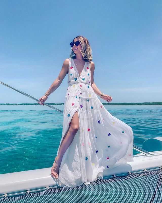 Rococo Sand Sleeve­less Star Dress of Stephanie on the Instagram account @stephaniehlam