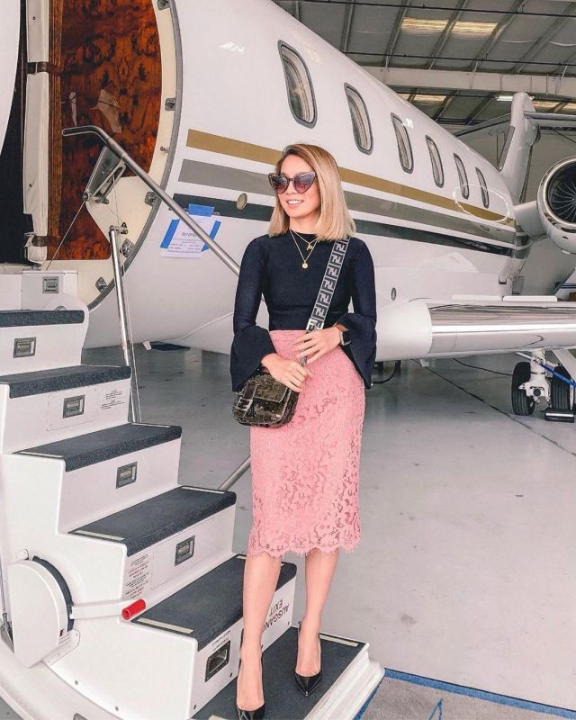 Pen­cil Skirt Pink of Stephanie on the Instagram account @stephaniehlam