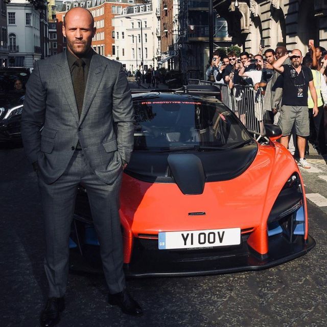 Gris, Affaires, Costume porté par Jason Statham sur l'Instagram account @jasonstatham