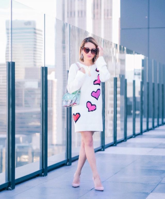 Sweater White of Stephanie on the Instagram account @stephaniehlam