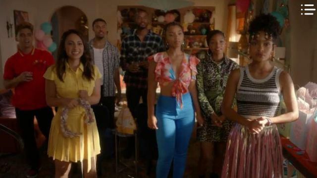 Pink Pleat­ed Met­tal­ic Skirt worn by Zoey Johnson (Yara Shahidi) in grown-ish Season 3 Episode 5