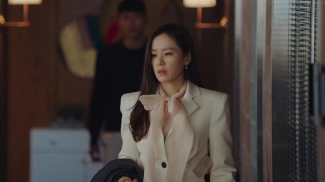 Swarovski Heart Ear­rings worn by Yoon Se-Ri (Son Ye-jin) in Crash Landing on You Episode 12