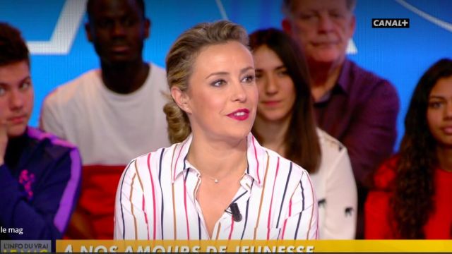 La chemise en viscose à rayures lumineuses, douce et agréable à porter de Isabelle Moreau dans L'Info du vrai le 07.02.2020