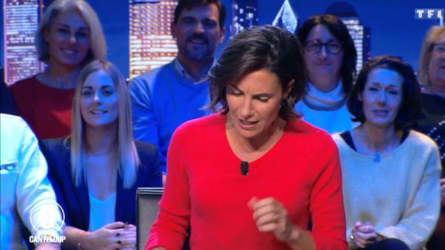 Suéter rojo de cuello en V de Alessandra Sublet en C'est Canteloup