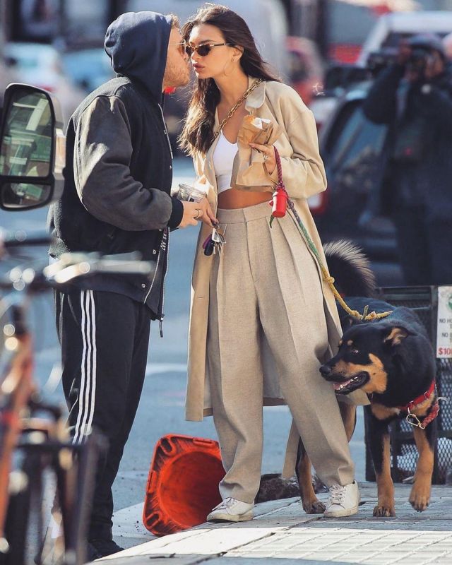 Jennifer Fisher Thread Hoop Earrings In Silve Worn By Emily Ratajkowski Tribeca February 17 2020 Spotern