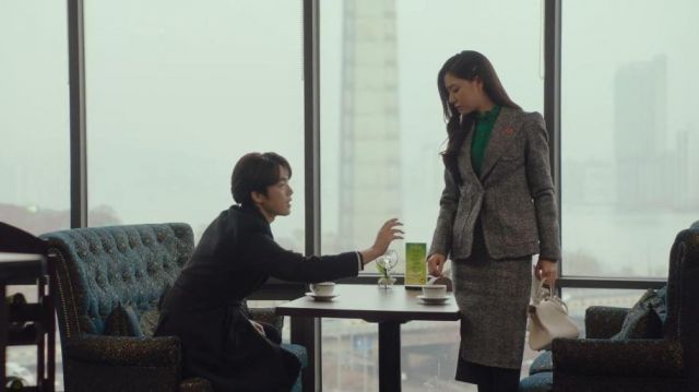 Gris Tweed Blazer porté par Seo Dan (Seo Ji-hye) dans Crash à l'Atterrissage sur Vous de l'Épisode 8