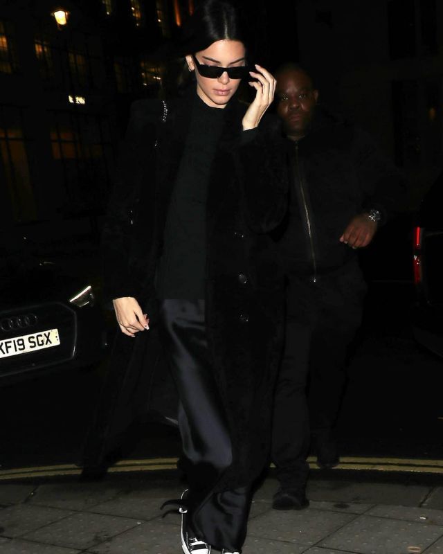 Balenciaga Dou­ble Breast­ed Shear­ling Fur Coat worn by Kendall Jenner London February 16, 2020