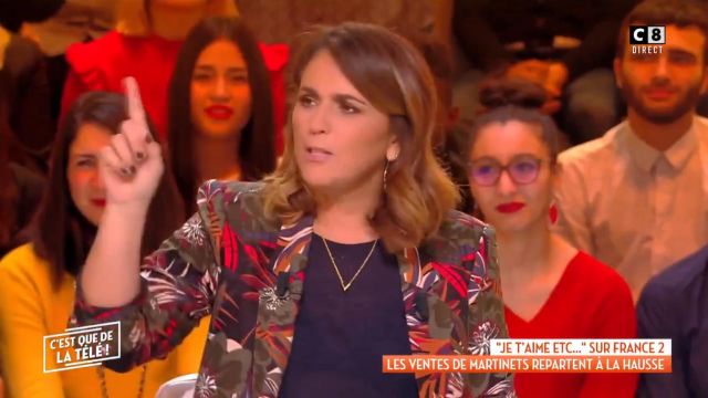 The printed jacket of Valerie Benaim in It is that of the tv !
