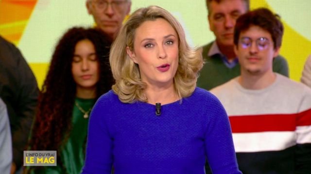 The sweater cobalt collar boat of Isabelle Moreau in The Info of the true 17.02.2020