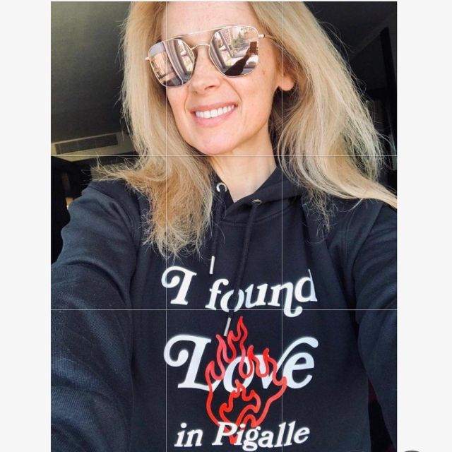 The hoody with Lara Fabian on the account Instagram of @larafabianofficial