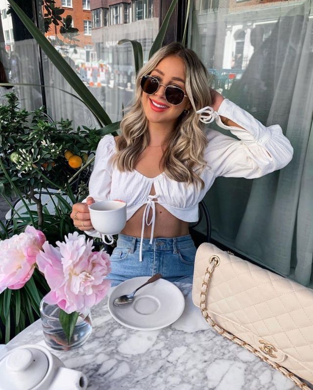 Crop Top White of Chloe Rose on the Instagram account @allchloerose