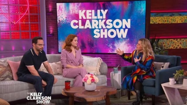 Theory Blazer de mezcla de lana de doble pecho usado por Jane Levy en The Kelly Clarkson Show 20 de febrero de 2020