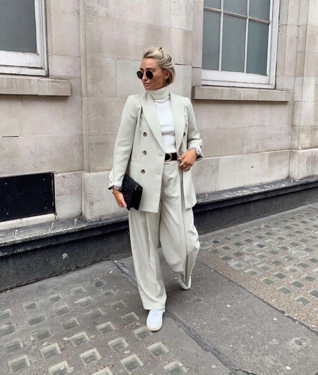 Topshop Suit Blaz­er of Olivia Rose on the Instagram account @oliviarosesmithx