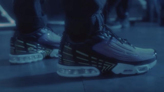 The sneakers worn by Bigflo in her video clip Dioscuri (Freestyle)