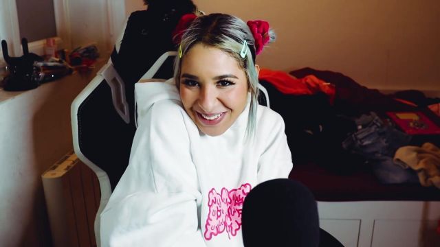 Darling velvet red Sherazade Smh in I REAGIS HAS MALFORMATIONS ON TIKTOK !